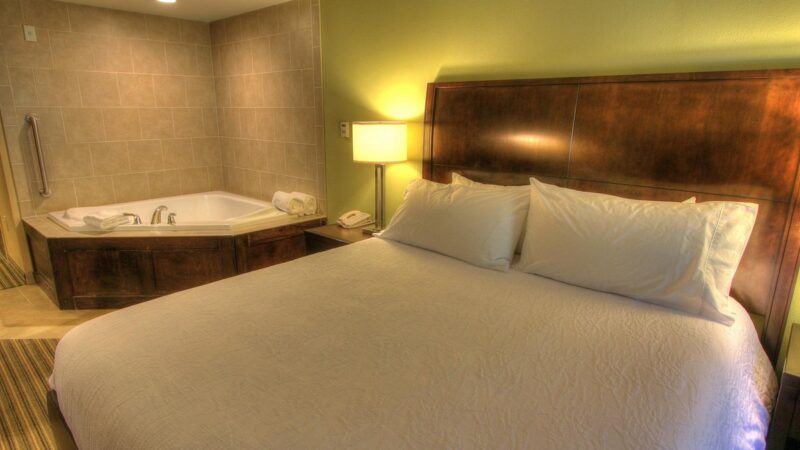 Hilton Garden Inn Gatlinburg - jacuzzi hotel room