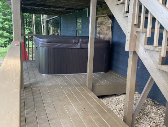 Cabin in French Creek, cabin with a private hot tub