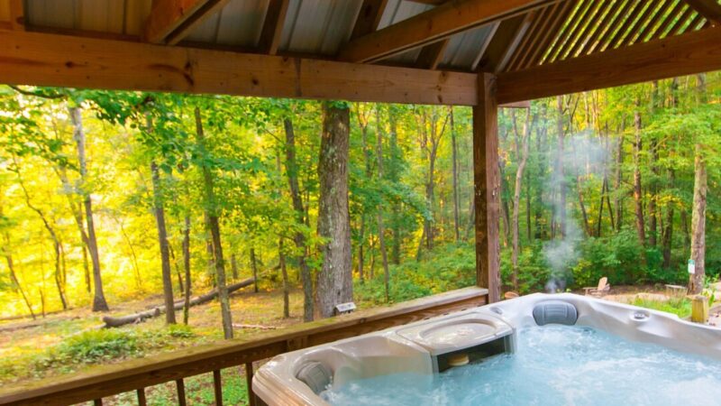 Cherry Ridge Retreat – Hocking Hills Luxury Cabins, cabin with a private hot tub