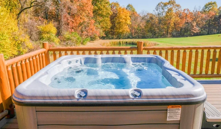 Deer Creek Luxury Cabin, cabin with a private hot tub