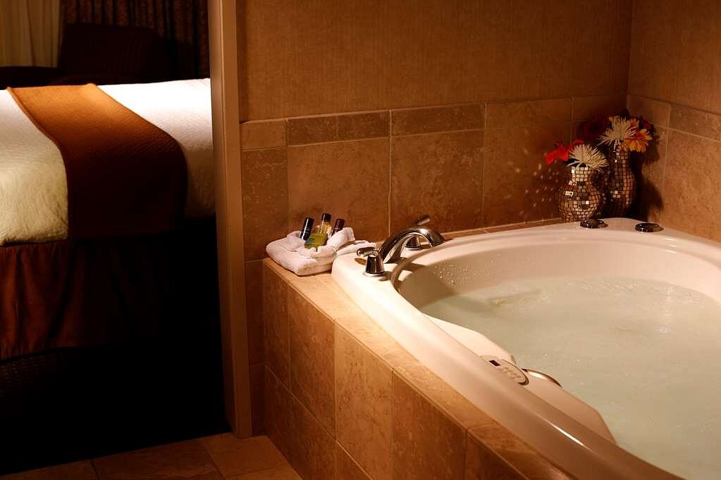 20 Hotel Rooms with Jacuzzi in South Dakota - Anna's Guide