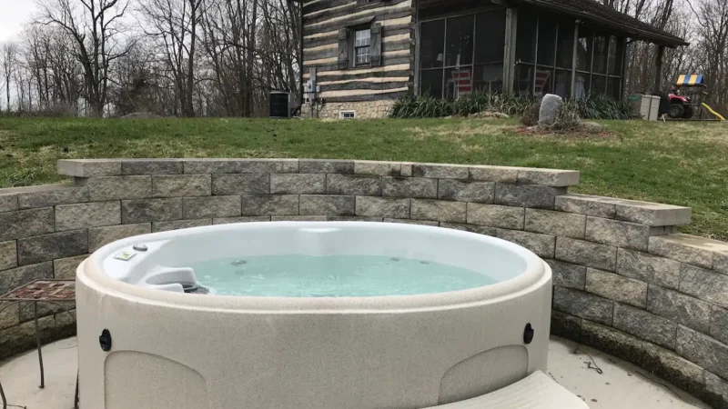 Green Plains Cabin, cabin with a private hot tub