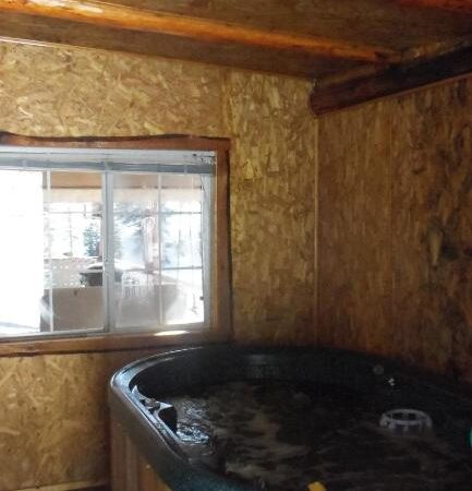 Riverbend Resort, cabin with a private hot tub, photo 1