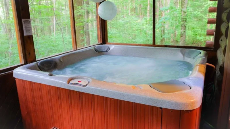 Wildwood Hill Cabin, cabin with a private hot tub