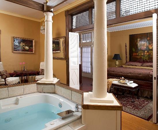 Hotels with Jacuzzi in Room in Hot Springs