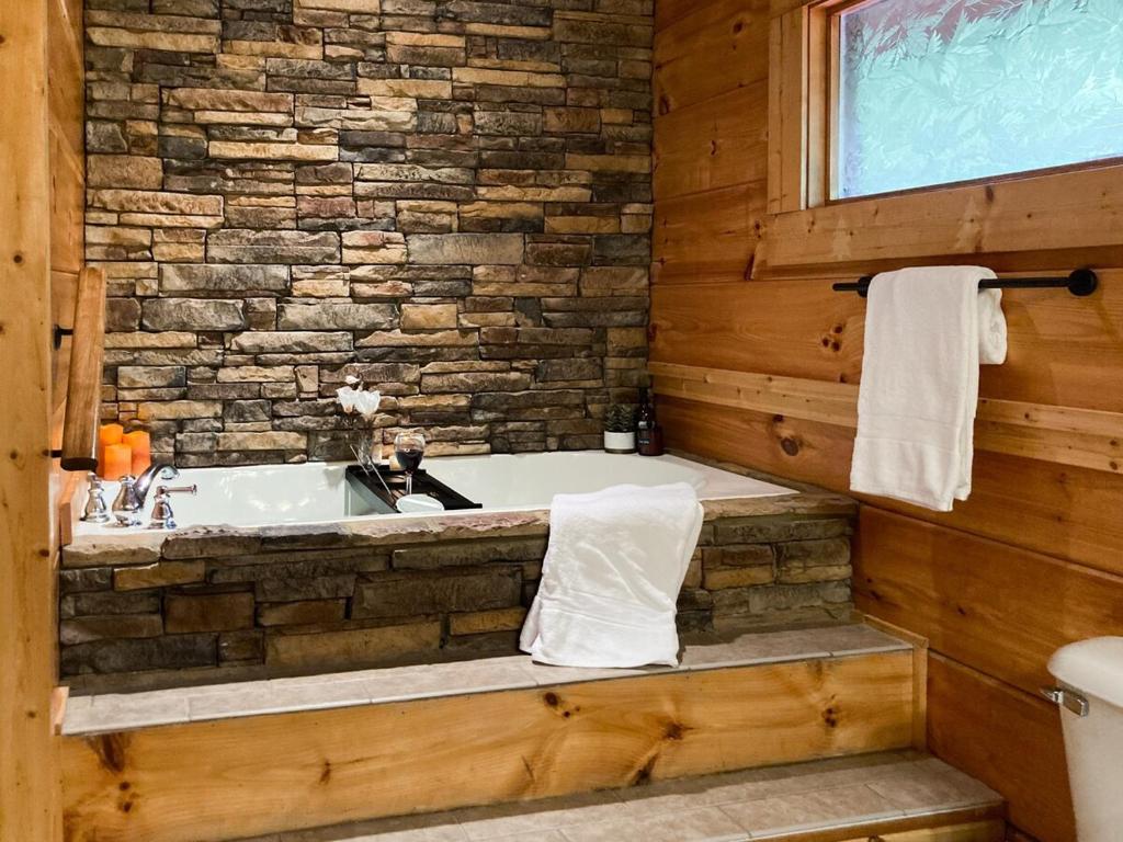 Cabins with Hot Tub in Georgia