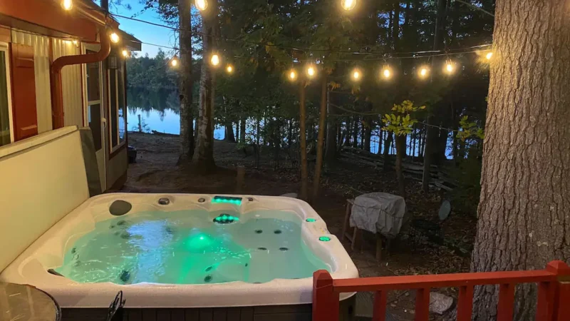 Adorable Lakefront Cabin, cabin with a private hot tub