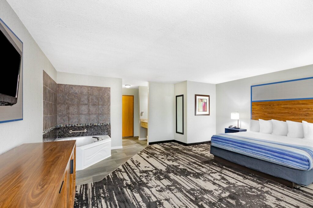 AmericInn by Wyndham Pella