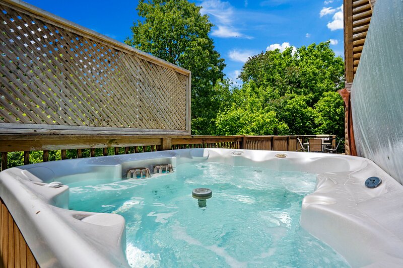 Cabins with Hot Tub in Branson