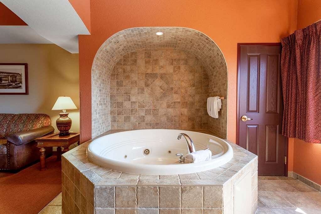 Hotels with Jacuzzi in Room in Wisconsin