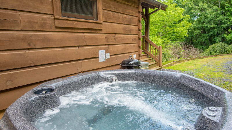 Downtown Cabin, cabin with a private hot tub