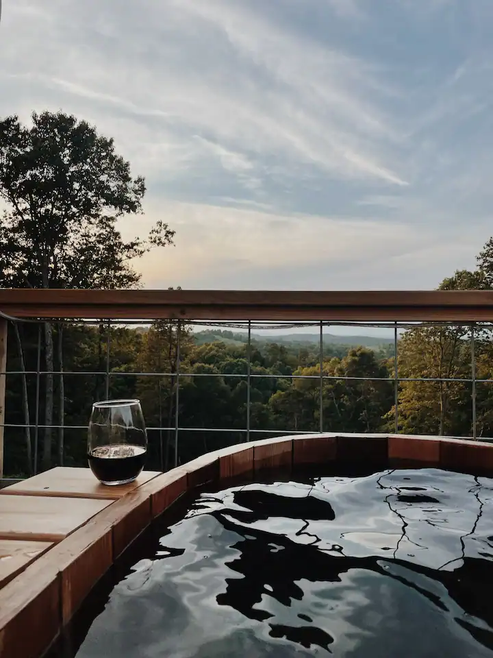 Cabin with Hot Tub in Eureka Springs