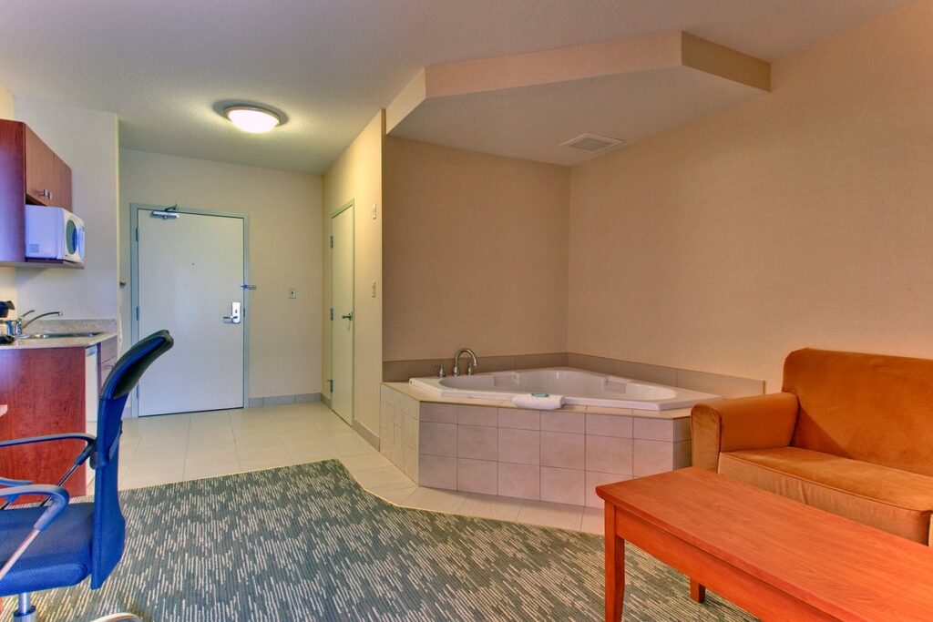 Holiday Inn Express & Suites Edmonton South, an IHG Hotel