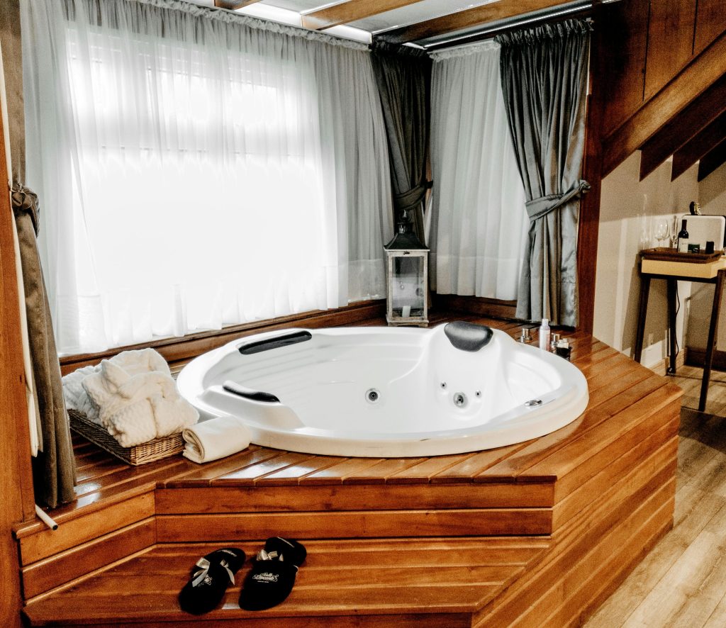 Hotel Room with a Hot Tub - jacuzzi hotel room