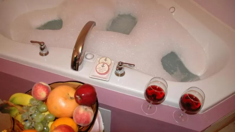 Inn Port DVino - jacuzzi hotel room