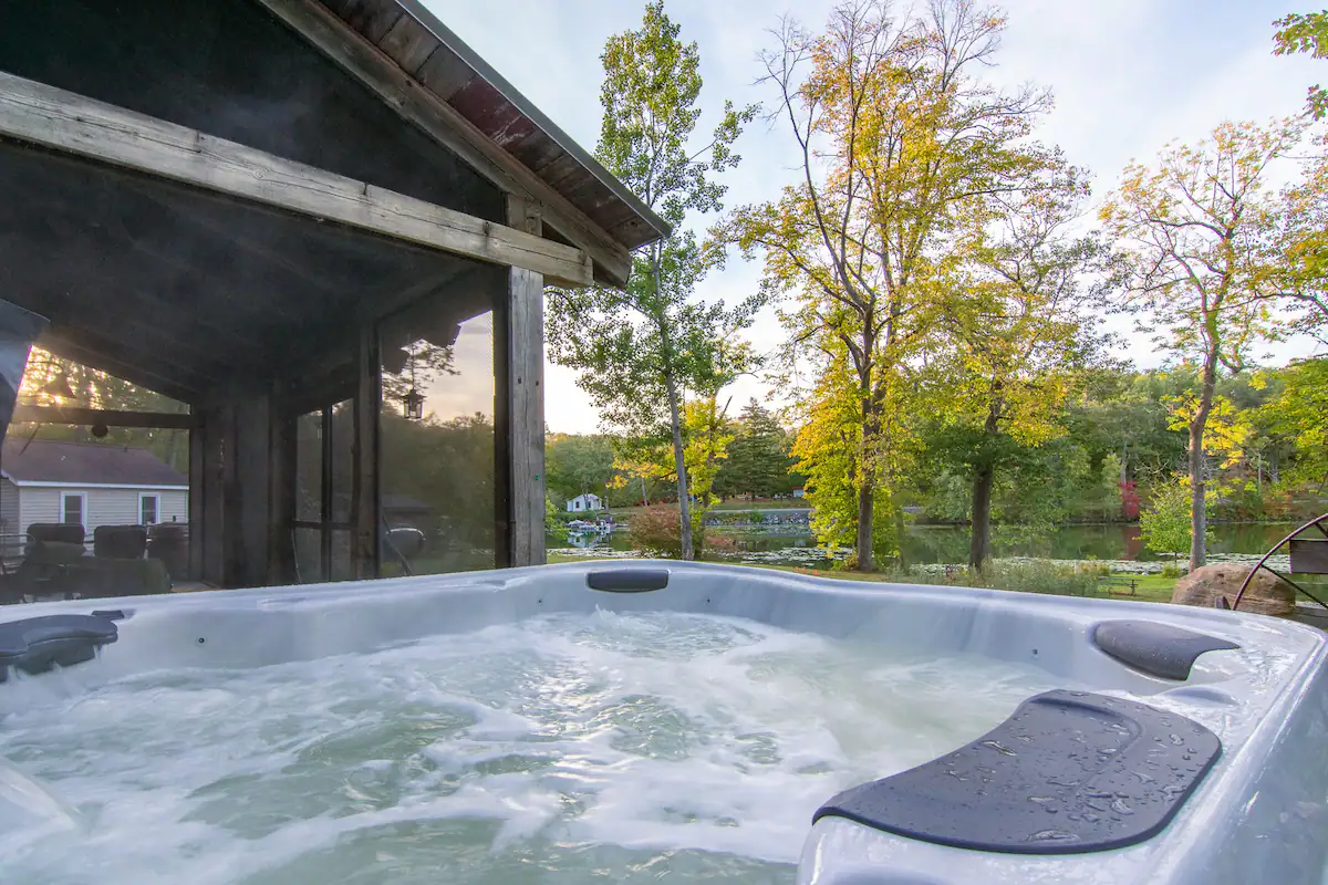 Cabins with Hot Tub in Wisconsin