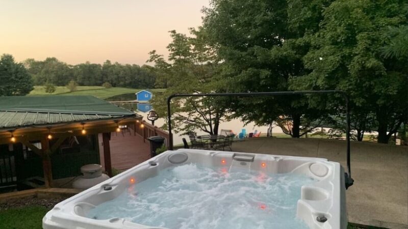 Lakeside Cabin 1 - jacuzzi hotel room