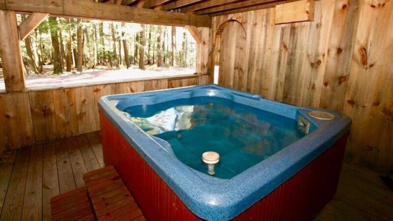 Mt. Maplewood Lodge, cabin with a private hot tub