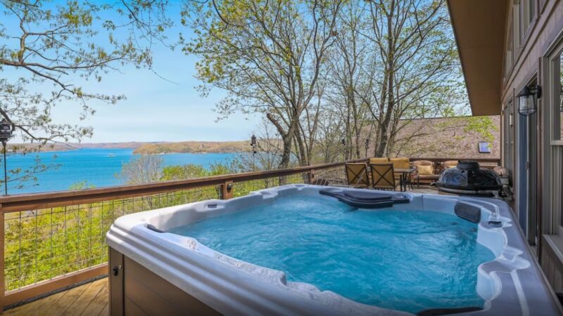 Rayburn Lodge - jacuzzi hotel room