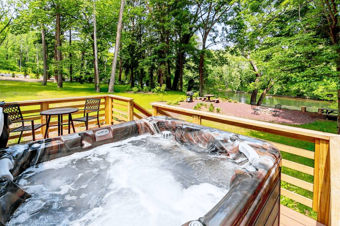 Cabins with Hot Tub in Virginia