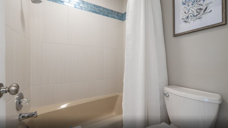South Shore Lake Resort, cabin with a private hot tub, photo 1