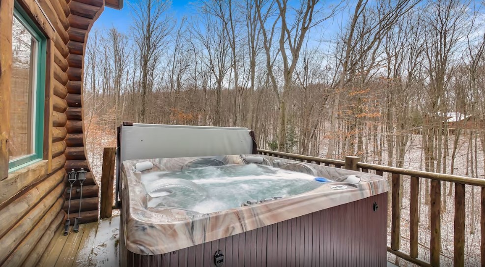 Cabins with Hot Tub in Michigan