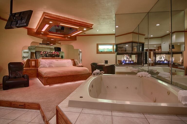 Sybaris Mequon