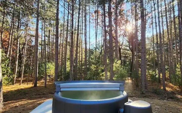 The Loch at WhiskyWood, cabin with a private hot tub