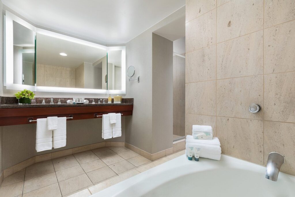 The Westin Long Beach, room with private jacuzzi, photo 6