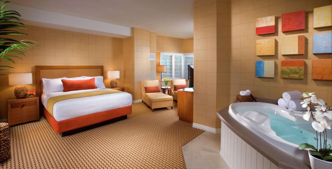 10 Best Las Vegas Hotels with In-Room Jacuzzi Tubs in 2023