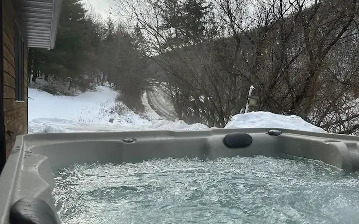 Valley Lodge, cabin with a private hot tub