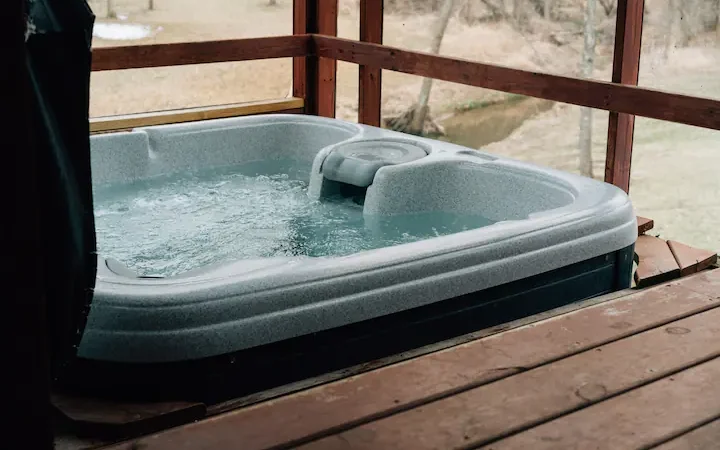 Walnut Creek Cabin, cabin with a private hot tub