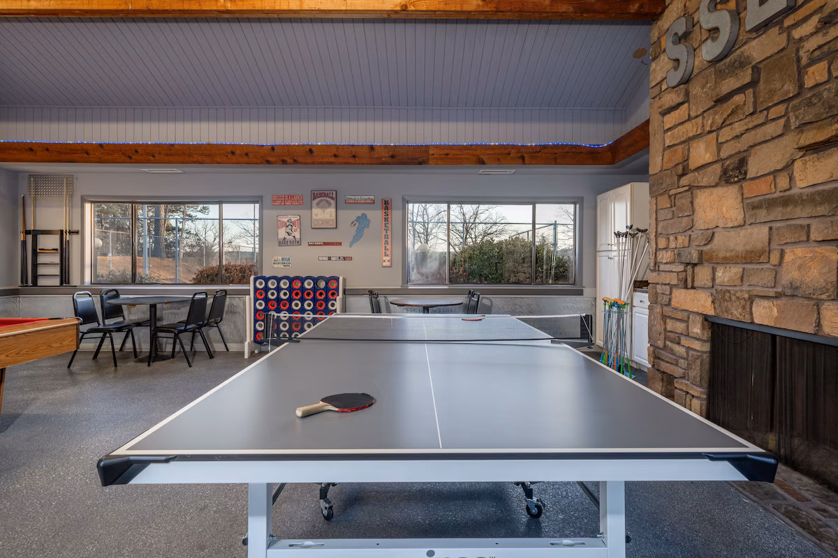 South Shore Lake Resort, cabin with a private hot tub, photo 4