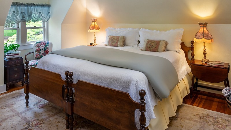 1899 Wright Inn and Carriage House, room with private jacuzzi, photo 3