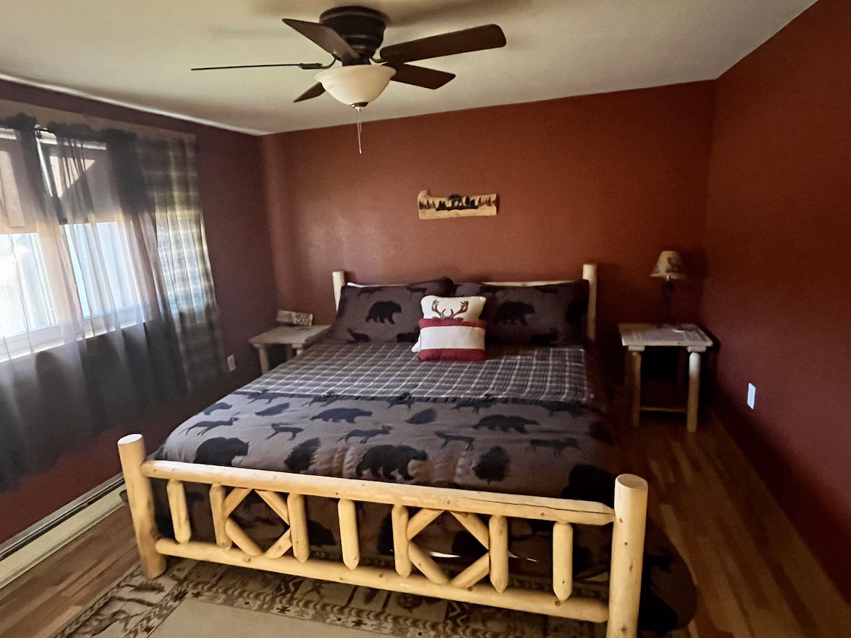 Perfect Get Away, Mountain Views, cabin with a private hot tub, photo 3