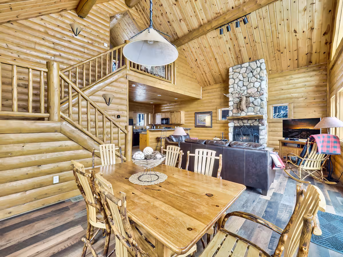 801 Mountain Cabin, cabin with a private hot tub, photo 4