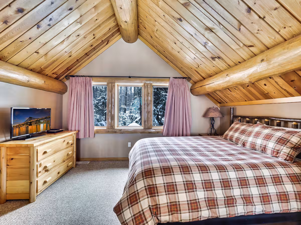 801 Mountain Cabin, cabin with a private hot tub, photo 6