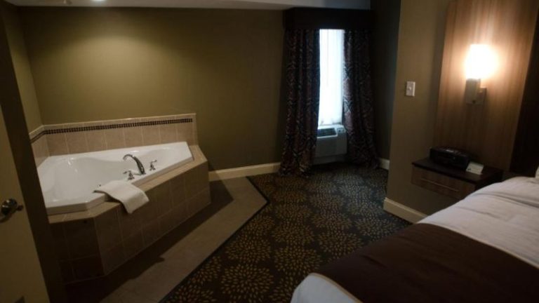 Aashram Hotel by Niagara River
