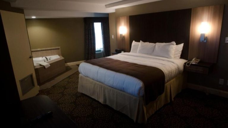 Aashram Hotel by Niagara River