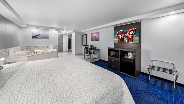 Admiralty Inn & Suites – A Red Collection Hotel