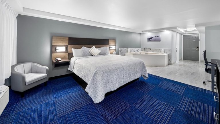 Admiralty Inn & Suites – A Red Collection Hotel