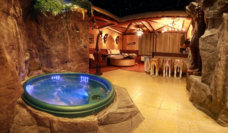 Adventure Suites, room with private jacuzzi, photo 3