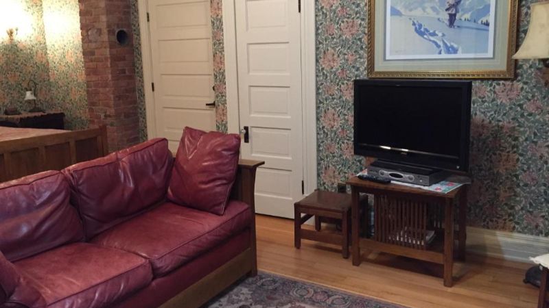 Alaska’s Capital Inn Bed and Breakfast, room with private jacuzzi, photo 6