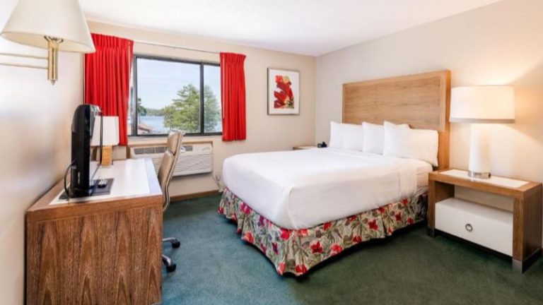 Aloha Beach Resort & Suites