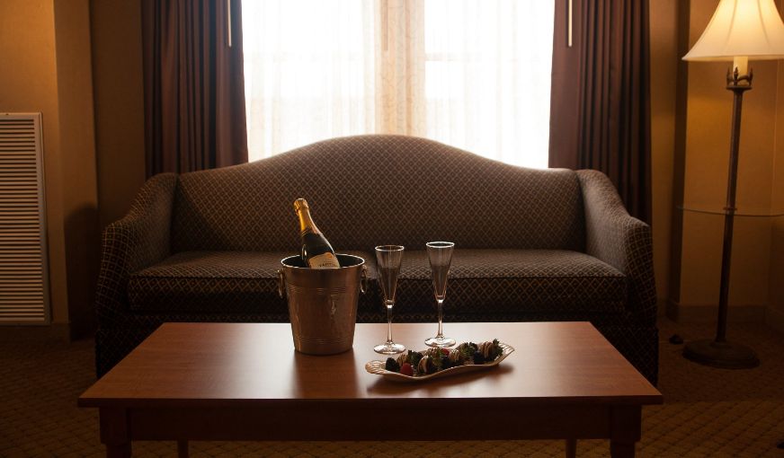 Ambassador Hotel Milwaukee, Trademark Collection by Wyndham, room with private jacuzzi, photo 5