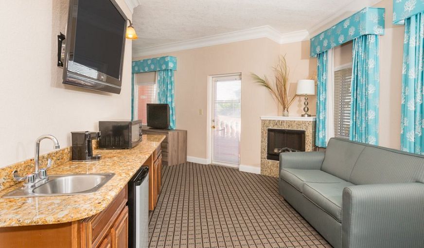 Amelia Hotel at the Beach, room with private jacuzzi, photo 5