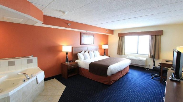 AmericInn Lodge & Suites Cedar Rapids Airport