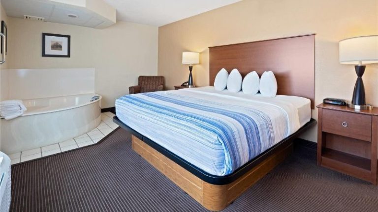 AmericInn by Wyndham Bismarck