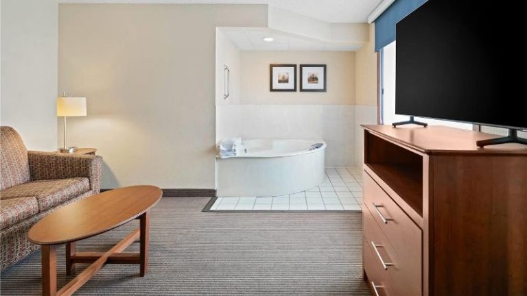 AmericInn by Wyndham Bismarck