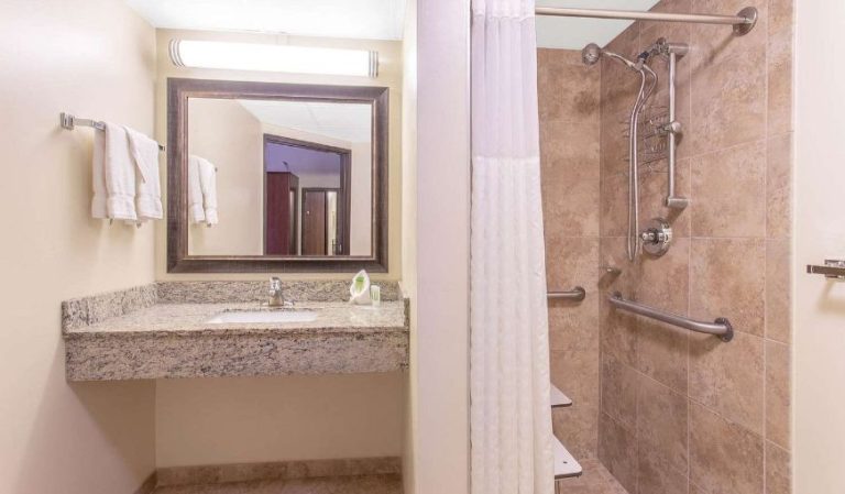 AmericInn by Wyndham Calumet